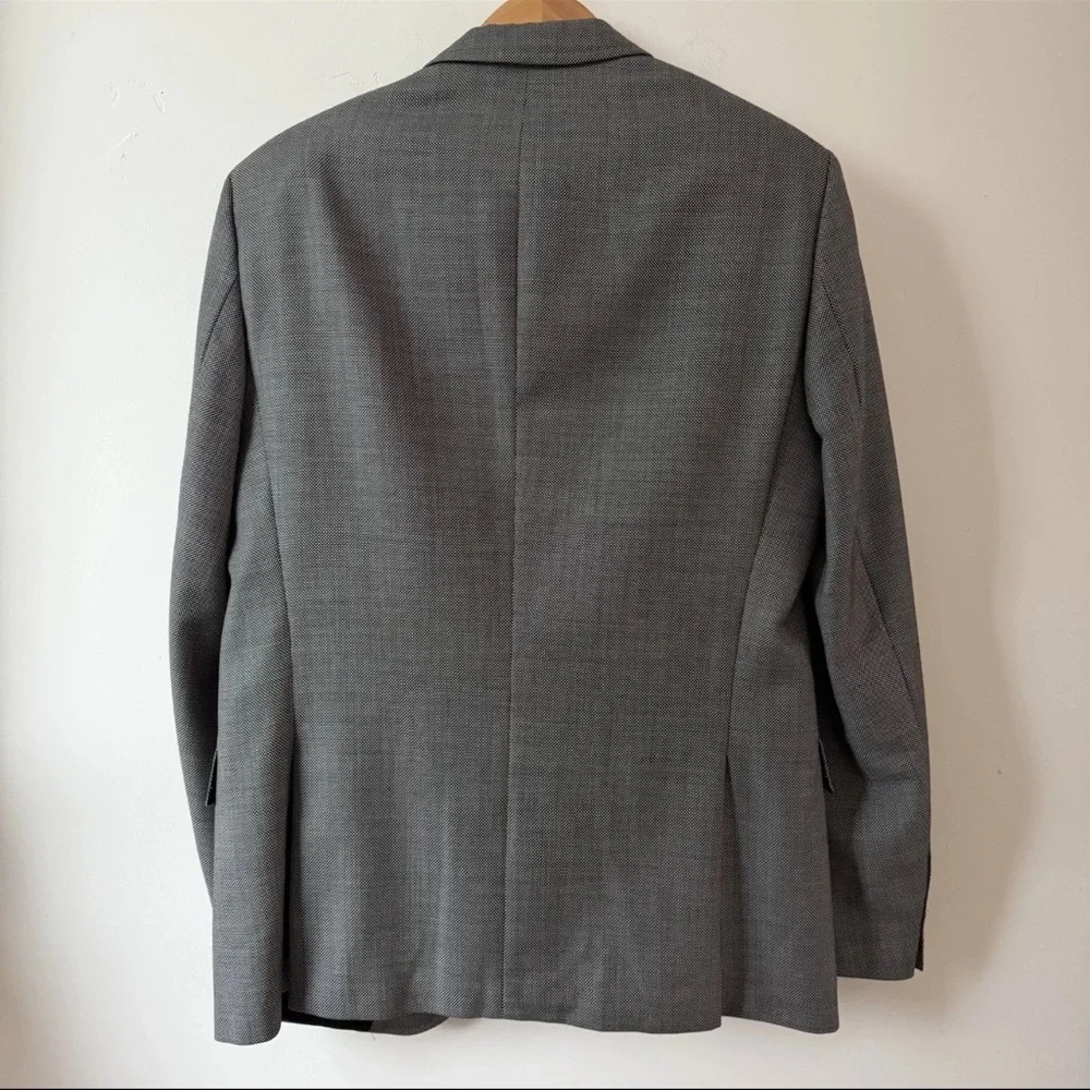 Hugo Boss Men’s 40R Gray Virgin Wool Blazer – Clean Modern Slim Silhouette Fit